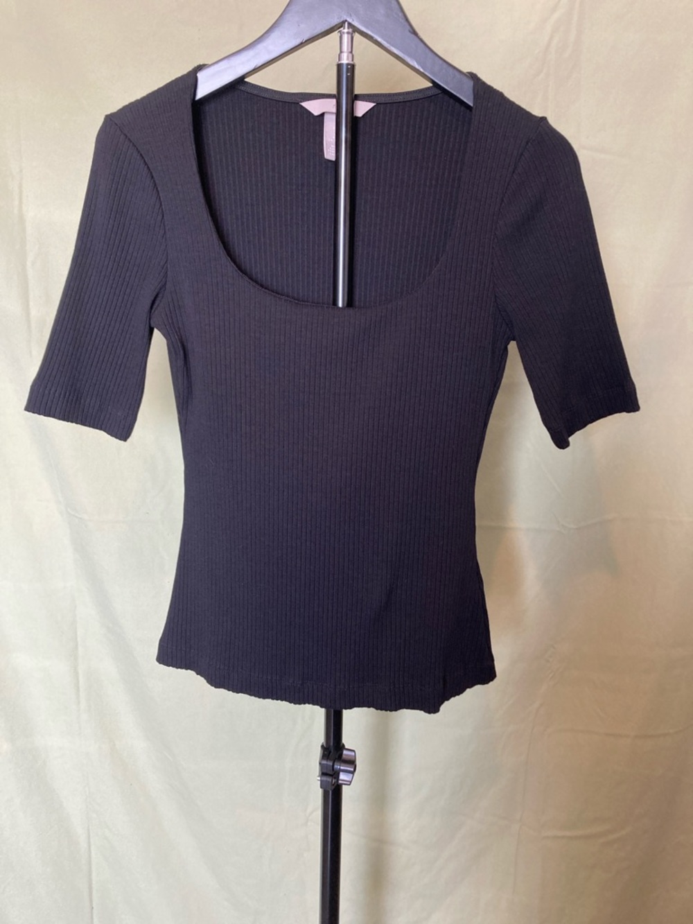H&M Women’s Black Ribbed Scoop-Neck Short/Half Sleeve Top, Sz-Small